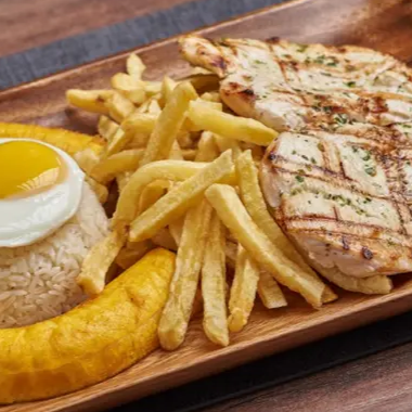 Pechuga a lo Pobre + Bebida del Día