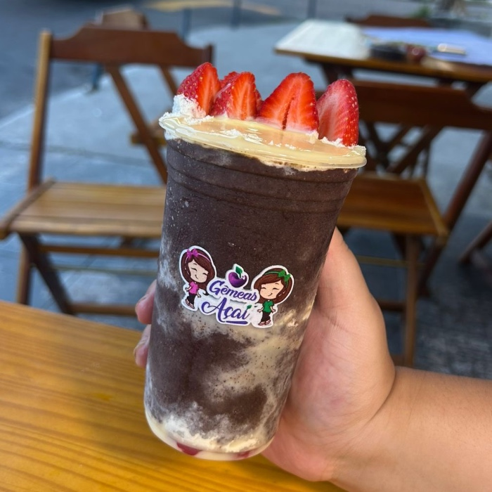 Delicie-se com 3 camadas de leite condensado Italac, leite em pó e morangos frescos! Uma explosão de sabor irresistível para todos os amantes de morango. 🍓🤤