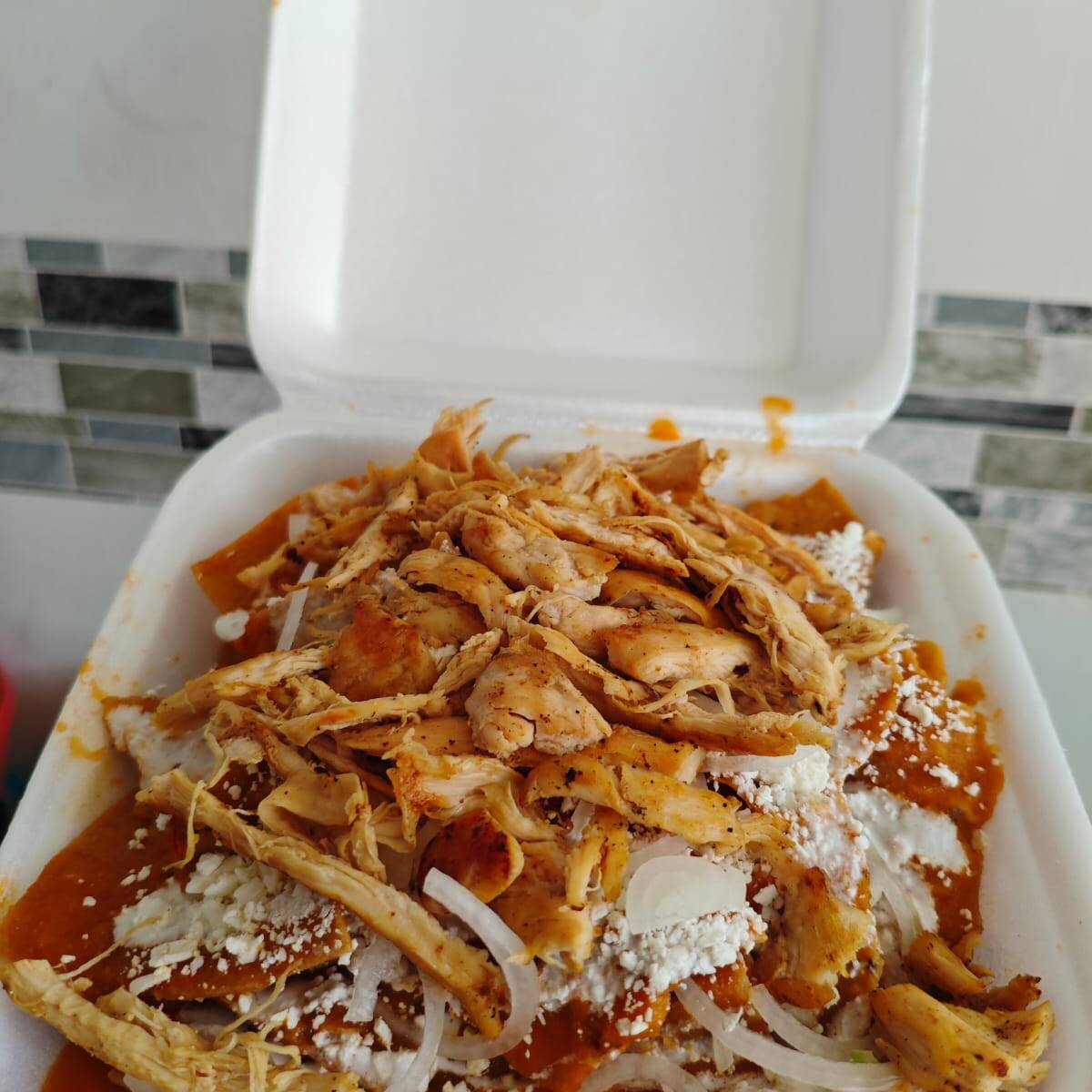 Chilaquiles Grandes con Pollo