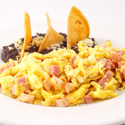 Huevos con jamón y tocino