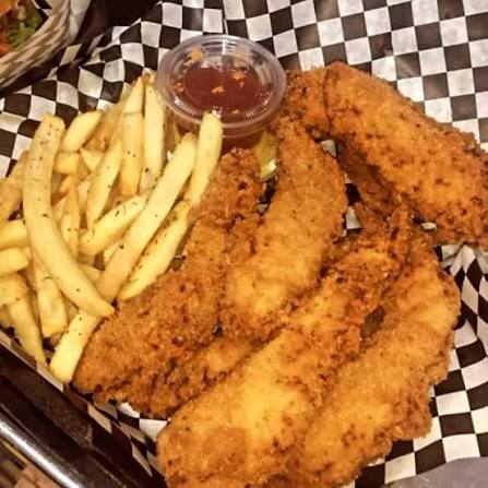 TENDERS DE POLLO CON PAPAS