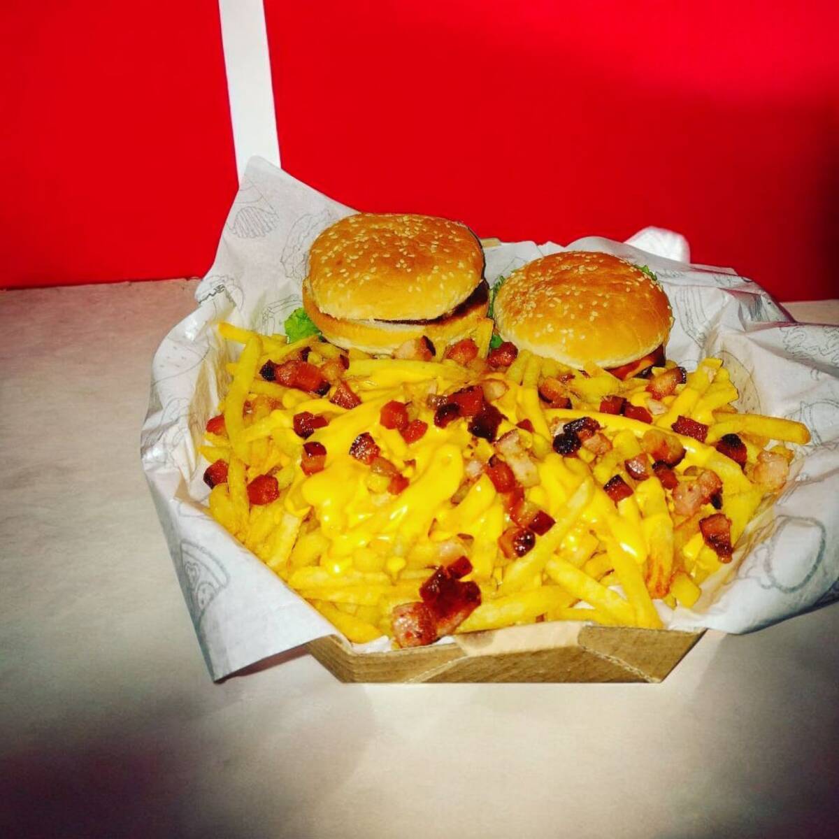 OS MOLHOS ESCOLHIDOS SÃO PARA OS HAMBÚRGUERES.