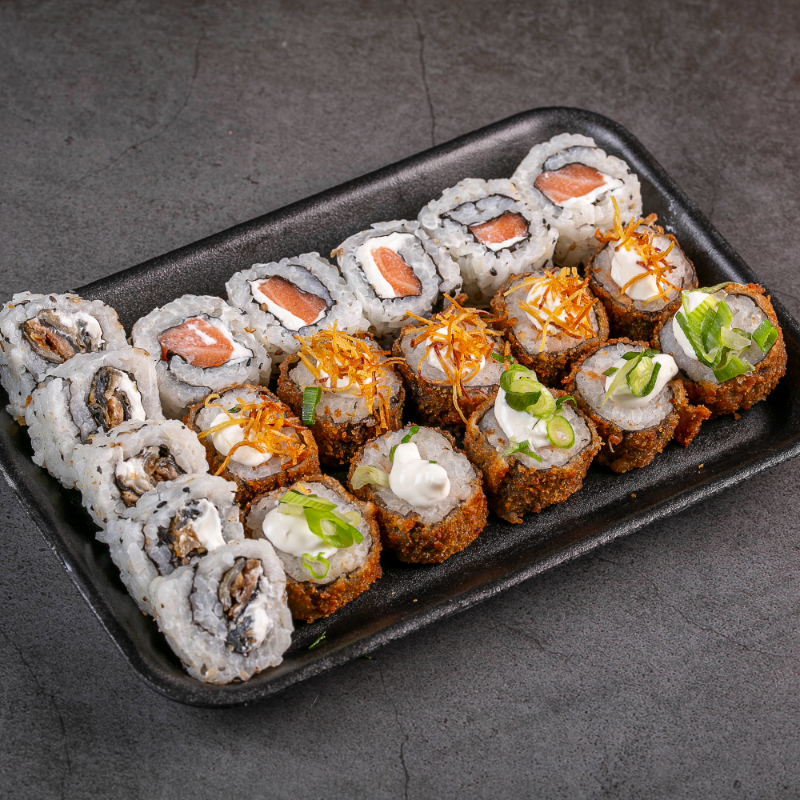 10 Hot Holl 5 Uramaki skin 5 Uramaki salmão