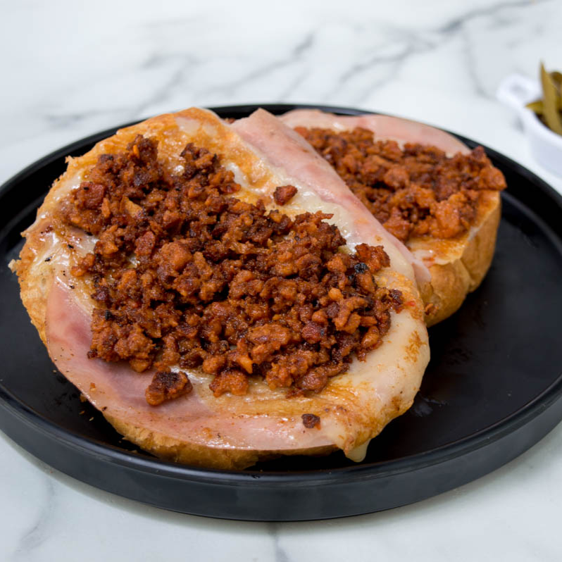 Molletes con chorizo