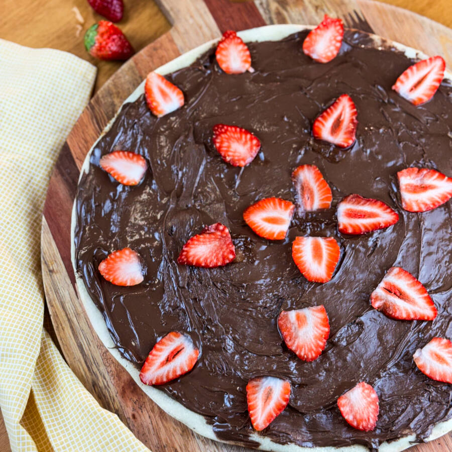 Nutella com Morango Leite condensado, mussarela, nutella e morango.