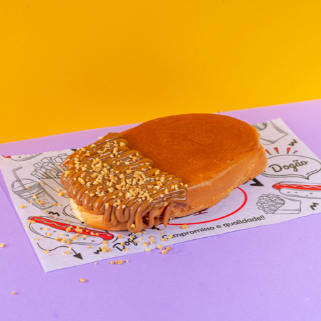 Pão de dog Tradicional, Recheado de Doce de Leite com Amendoim.