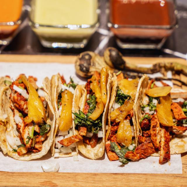 ORDEN DE TACOS CON BEBIDA