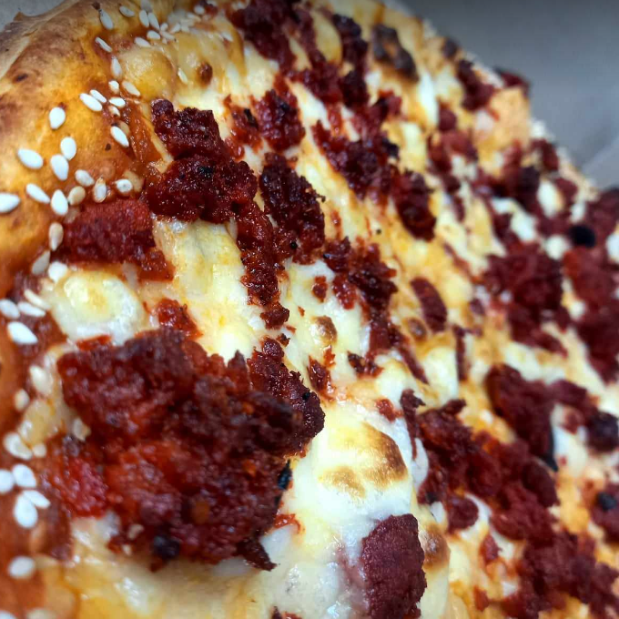 Pizza Grande de Chorizo y Queso