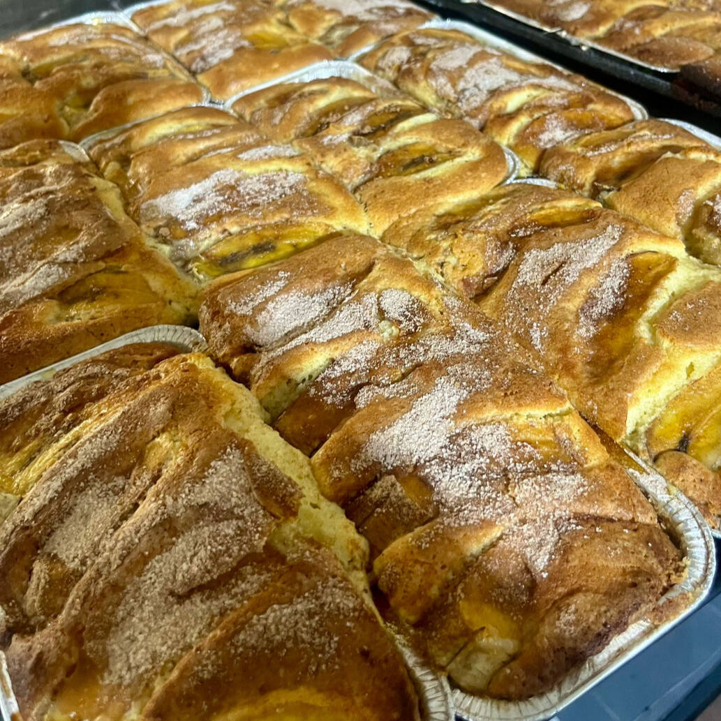 BOLO CUCA DE BANANA COM AÇÚCAR E CANELA