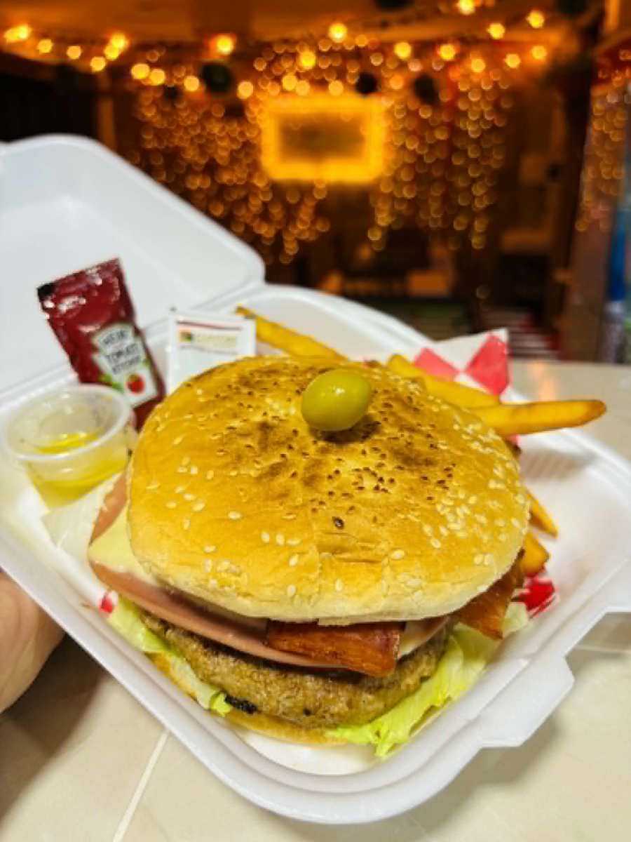 HAMBURGUESA TOCINO, JAMON, QUESO Y TOCINO