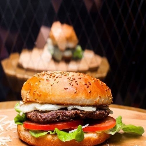 2 Hamburguesas de Res + Refresco + Porción de Papa