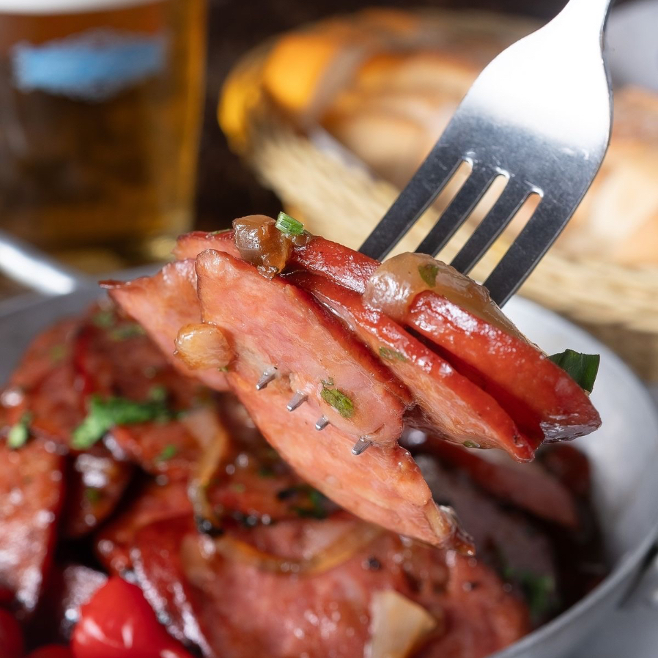 Acompanhamento: Baião de dois, Salada, Tropeiro e Farofa