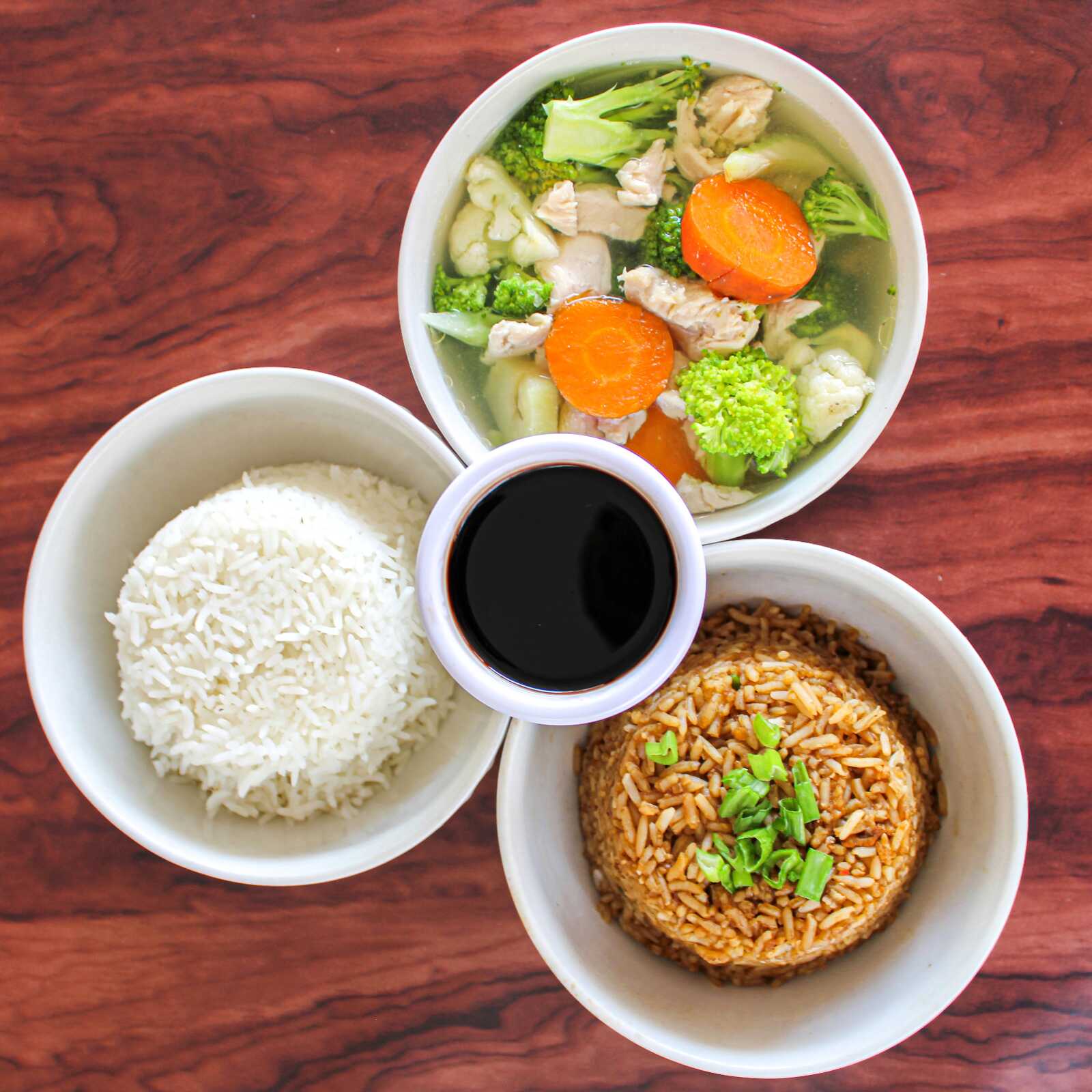 Consomé Chino con Arroz.