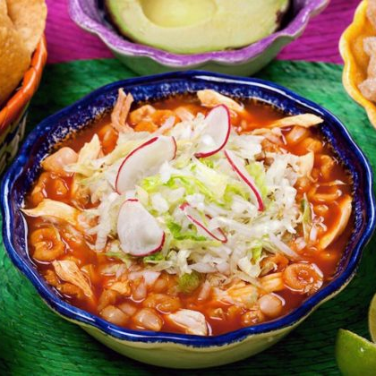 MEDIO LITRO DE POZOLE DE PUERCO + BEBIDA