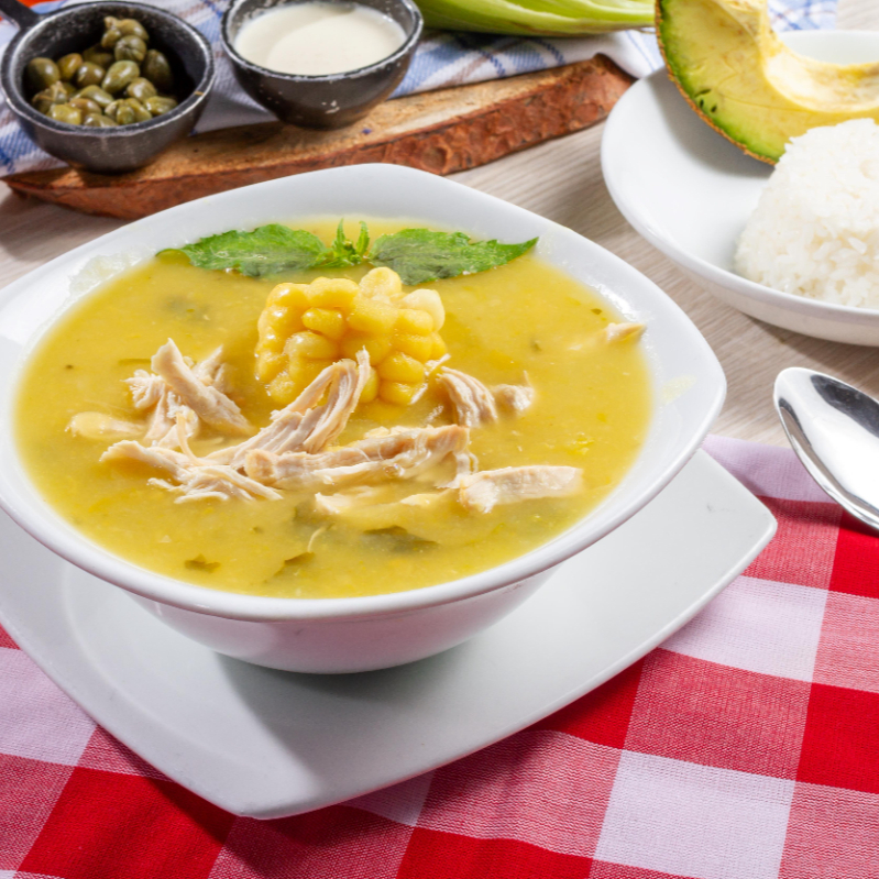 Ajiaco (con arroz y aguacate)