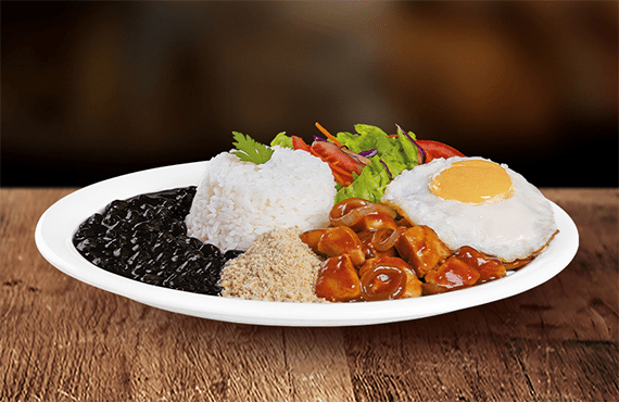 Cubos de filé de peito de frango suculentos (aprox. 120g in natura) preparadas em nosso molho exclusivo e acompanhadas de um ovo frito. Ele é completo com: arroz, feijão, farofa, salada e molho.