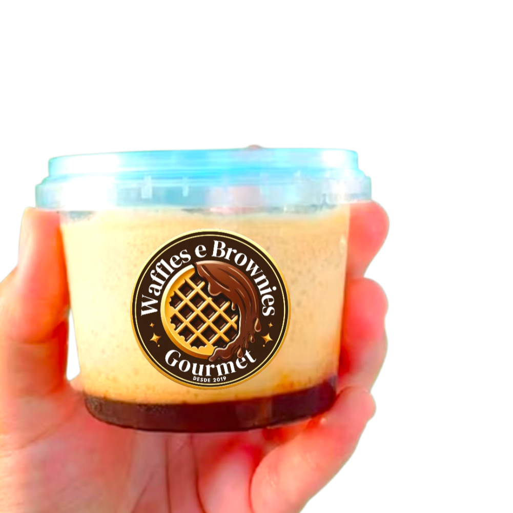 Um clássico pudim cremoso feito com leite condensado, ovos e caramelo.