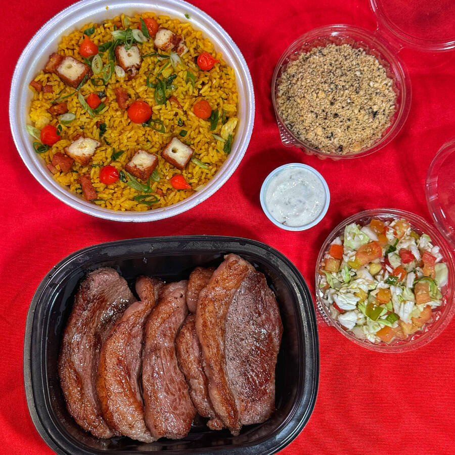 700g de picanha suculenta (in natura), arroz da casa, farofa premium, vinagrete fresquinho e molho de alho. Perfeita pra compartilhar com a família!