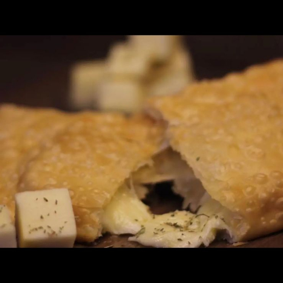 Delicioso Pastel de Palmito com Catupiry Cremoso, suculento, recheadissimo, frito na hora, crocante e sequinho. Salgados, Coxinha, Salgados Gourmet, Calzone, salgaderia, pastelaria, bolinha de queijo, pastel, risoles, Coca cola, Guaraná Antartica, Entrega Grátis.