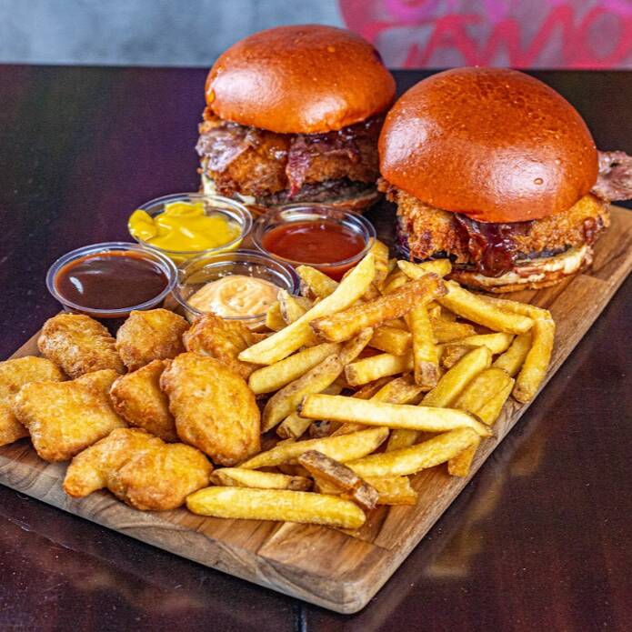 2 Graziô 1.0 + 4 Molhos + Fritas e Nuggets Supreme