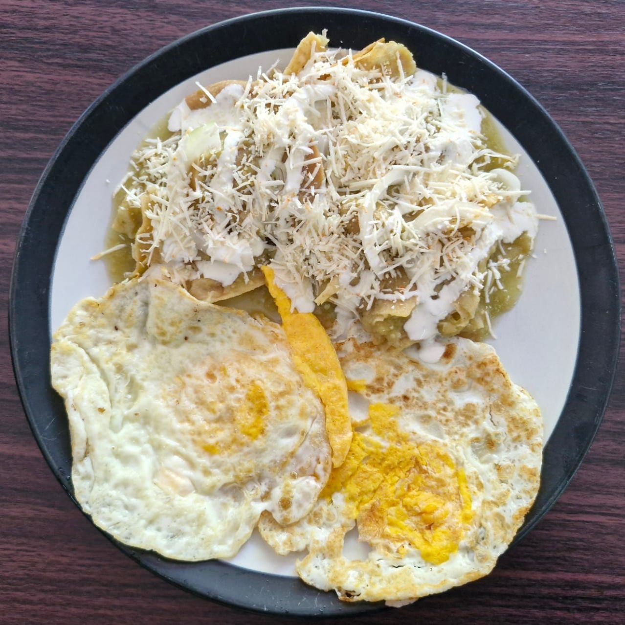 Chilaquiles Verdes con Huevo