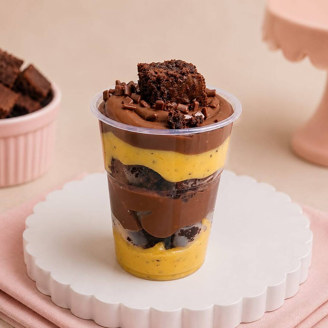 Nosso Copo Marabrownie une o Brigadeiro de maracujá (levemente azedinho) com o docinho do brigadeiro cremoso de chocolate e cubinhos de brownie bem macios para te encantar! Peça agora mesmo o seu!
Peso 260 g