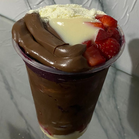 3 copos de acai de 500ml com 4 acompanhamentos a sua preferência do jeitinho que voce queira montar , com muito recheio e qualid