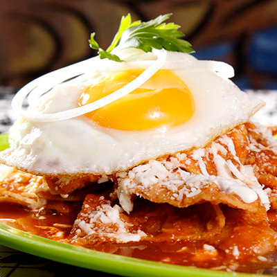 Chilaquiles Rojos con Huevo