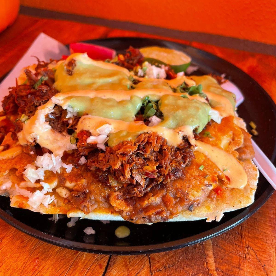 Mollete de birria