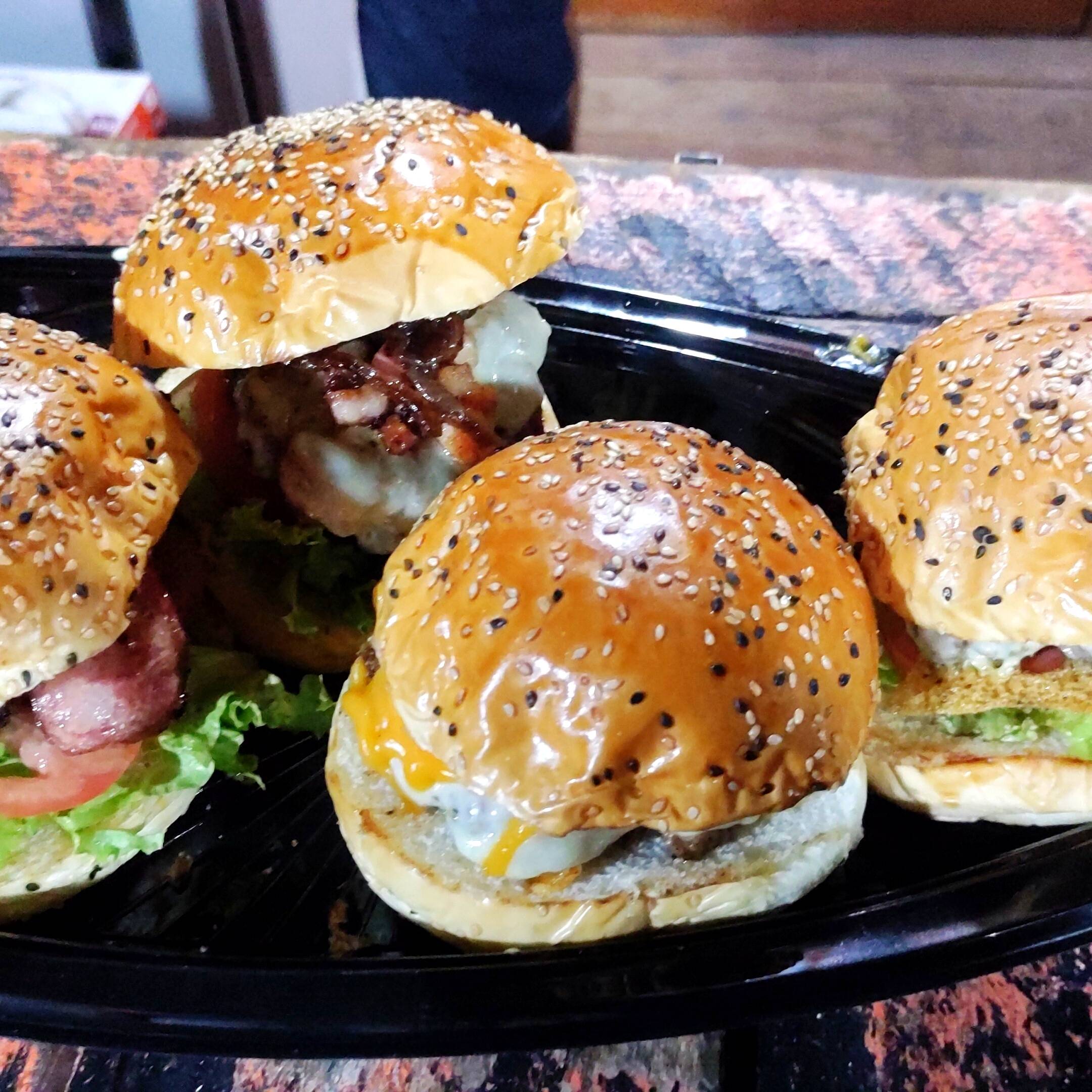 Raízes Clássico mais Raízes Calabresa mais Raízes Bacon mais refrigerante de 2 L.