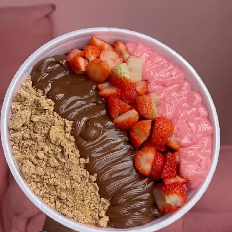 Açaí na marmita G — aproximadamente 650g super cremoso e servido com 6 acompanhamentos inclusos