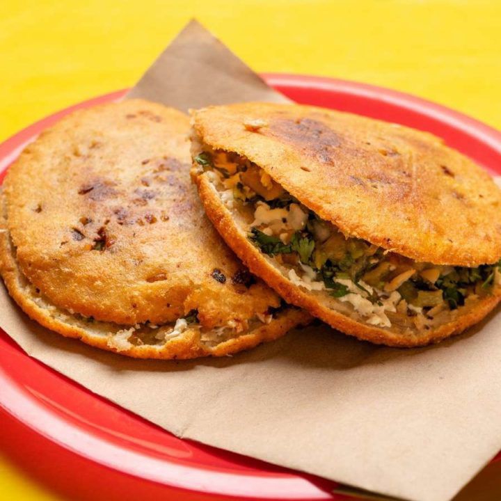 2 gorditas de chicharrón prensado