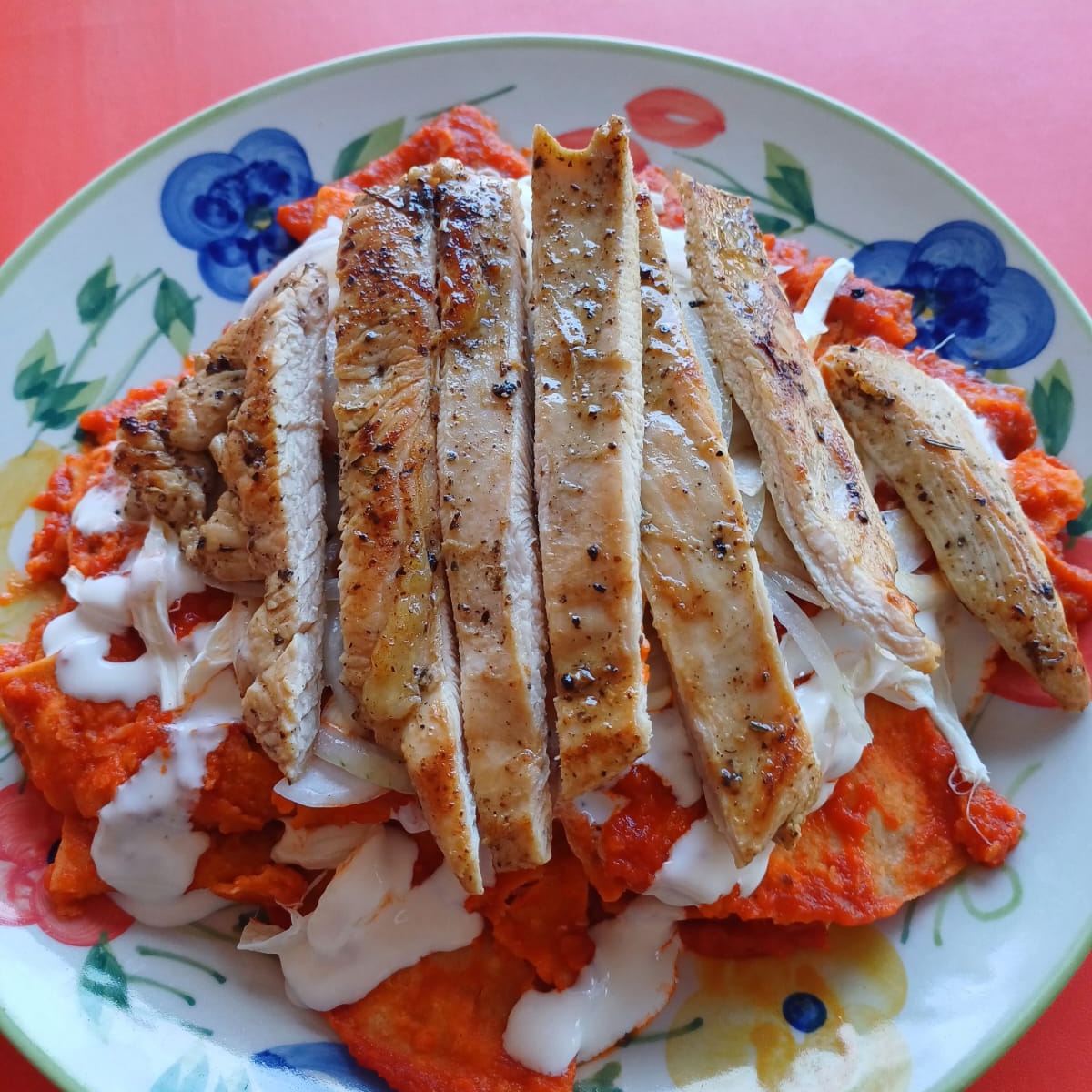 Chilaquiles con Pechuga de Pollo