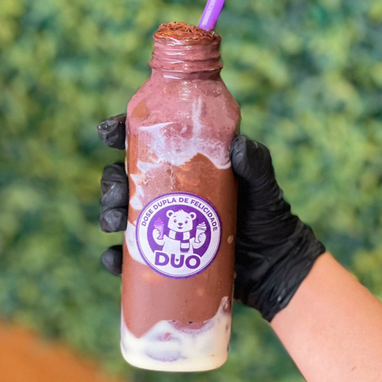 Açaí na Garrafa Gourmet de Nutella e Ovomaltine (Batidinha) Açaí batido com Nutella, leite condensado, leite em pó e Ovomaltine, ficando super cremoso e intenso do começo ao fim.