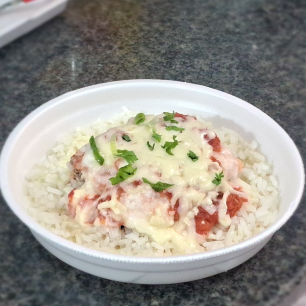 🍛 Porção na medida certa: em média 340g
💰 Pequena no preço, gigante no sabor!
😋 Comida de verdade, bem temperada e feita com carinho
👉 Perfeita pra matar a fome sem pesar no bolso