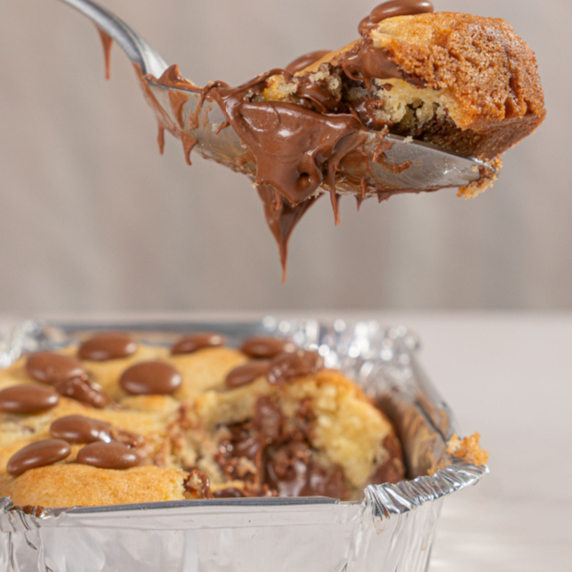 Nossa massa crocante e amanteigada, recheada com uma camada generosa de pura Nutella. A cremosidade inconfundível do creme de avelã na medida certa para a sua sobremesa.