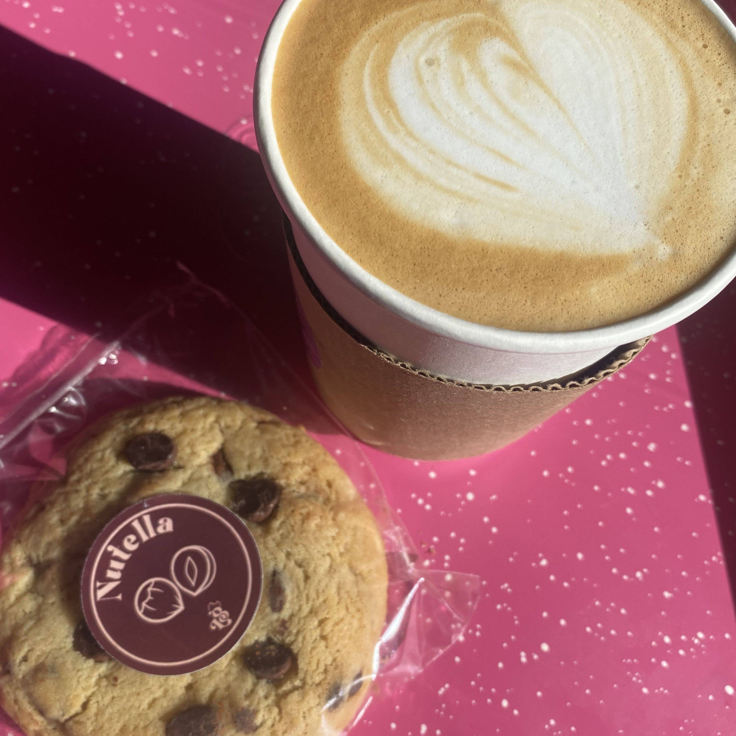 Latte Caliente + Galleta