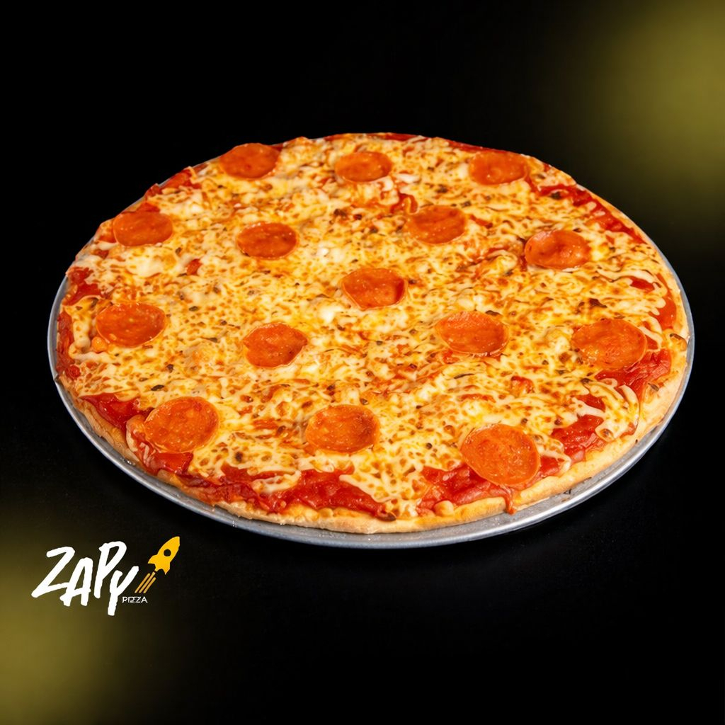 Molho de tomate, pepperoni, muçarela e orégano.