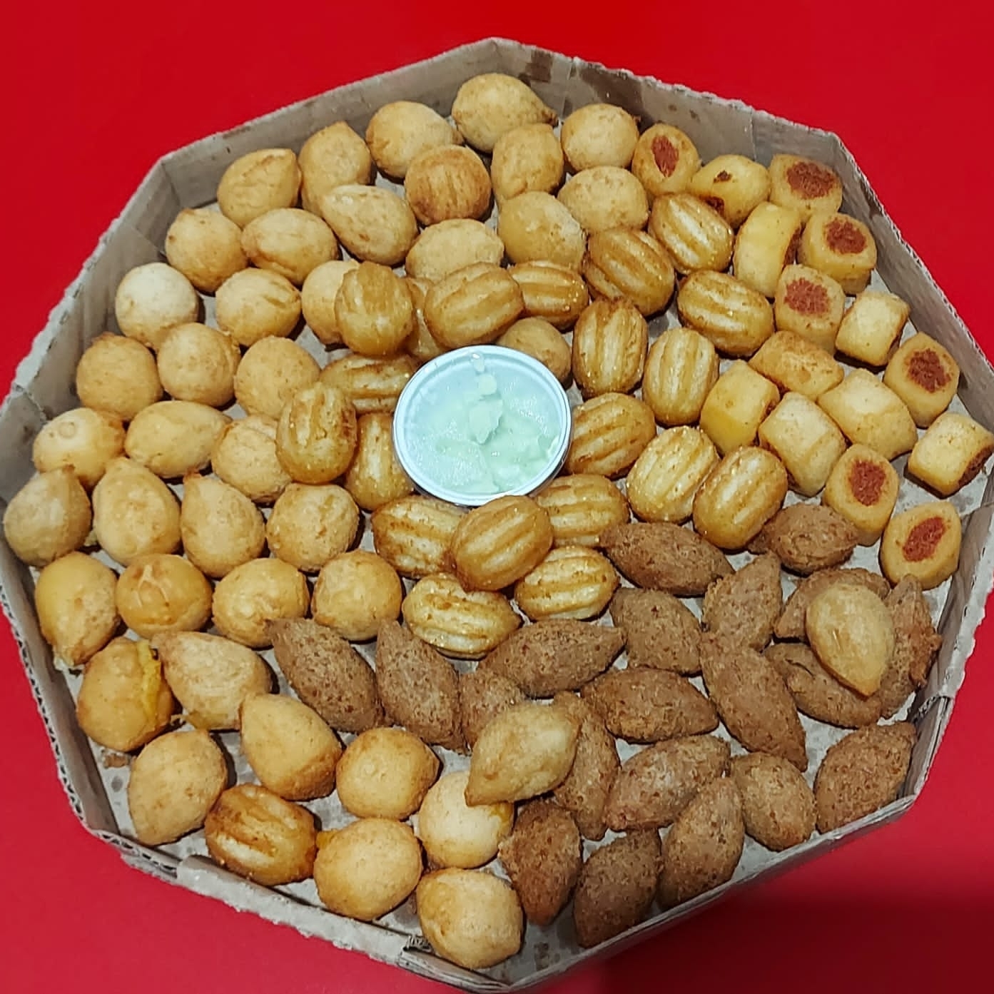 100 salgados mistos, frango, carne, queijo, kibe, presunto, salsicha