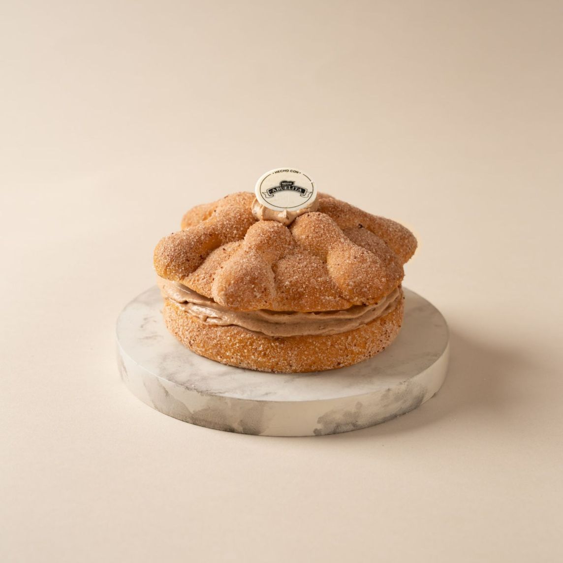 Pan de Muerto Relleno de Crema Chocolate Abuelita