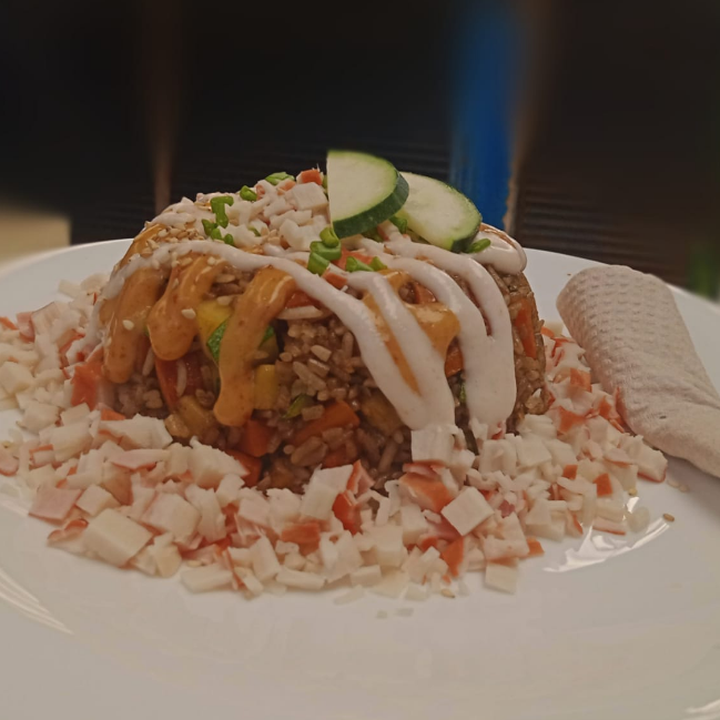 Yakimeshi con Surimi