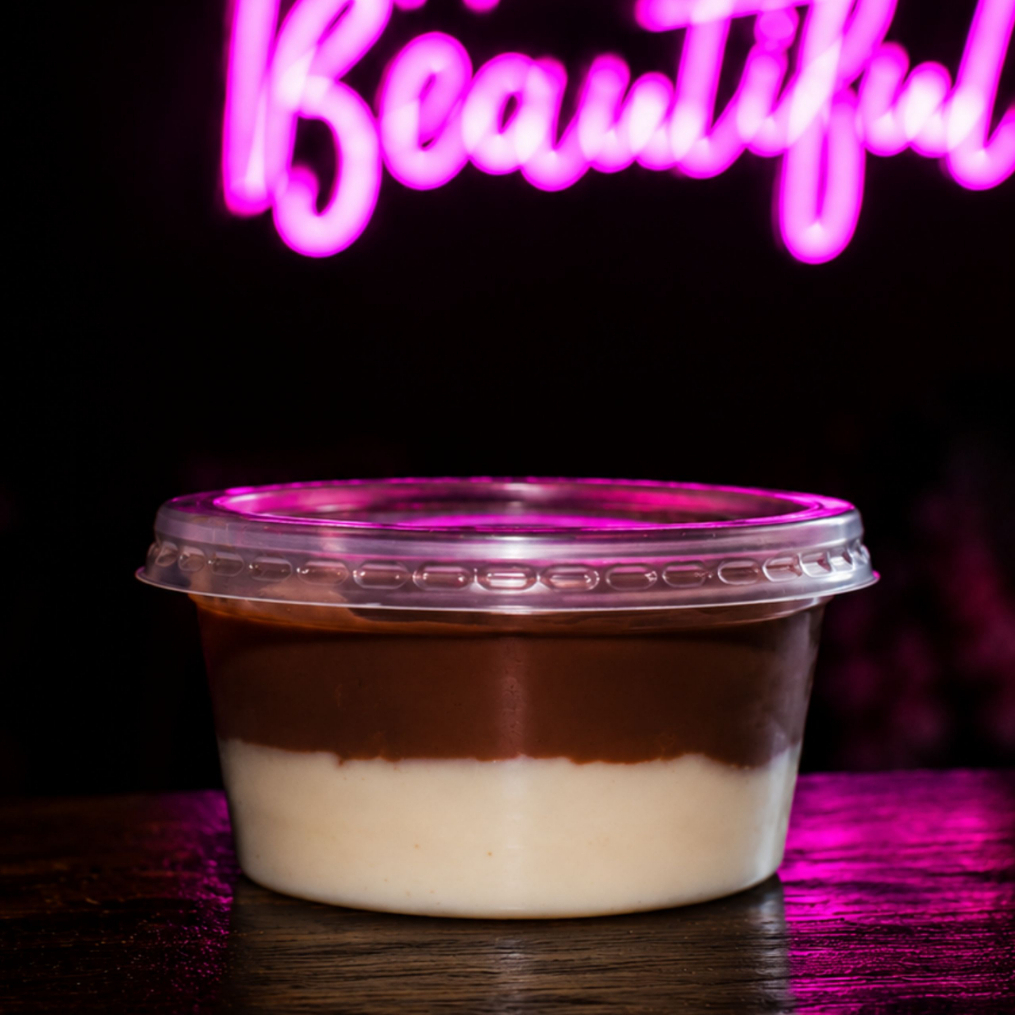 massa branca, recheio de leite ninho com chocolate cremoso