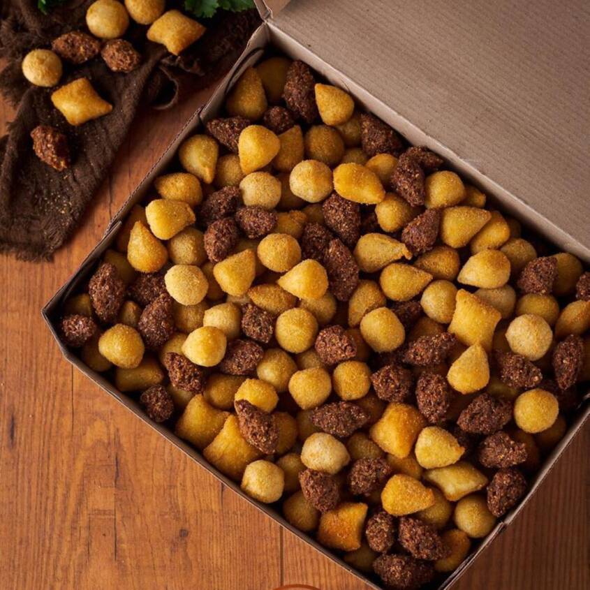 Esse combo maravilhoso para você e sua familia, com 150 mini salgados + refrigerante de 2 litros grátis+molho de alho grátis ,e aí vai ficar fora dessa ?