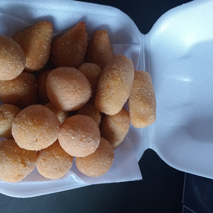 Salgados caseiros uma delicia aprox 20 gramas