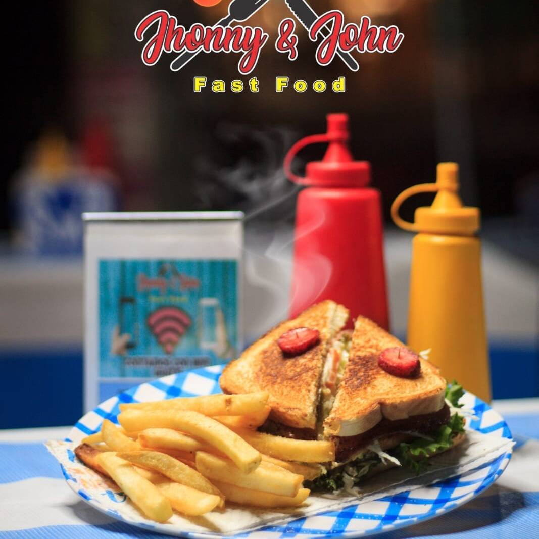 CLUB SANDWICH CON PAPAS