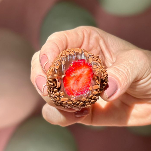 Caixa com 1 unidade de coxinha de Brigadeiro Belga. Obs. 1: não alteramos nenhum produto ou retiramos/adicionamos ingrediente. Obs. 2: produto de consumo imediato. Obs. 3: alguns produtos podem vir com vencimento do mesmo Dia.