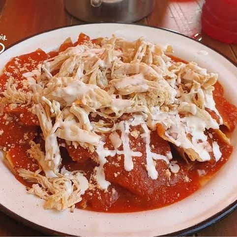 Chilaquiles de pollo (grandes)