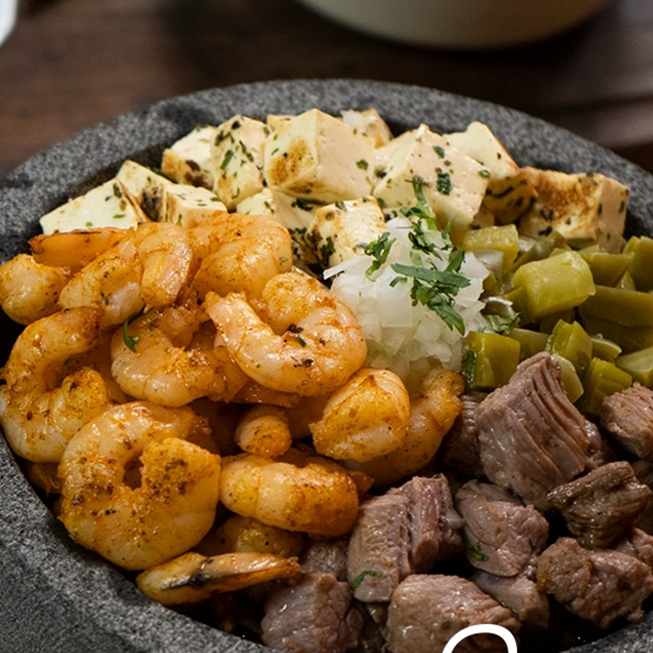 Molcajete Mar y Tierra