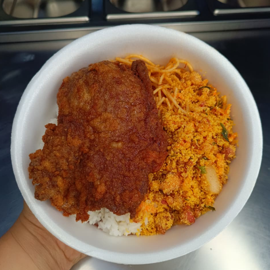 ✨ Acompanhamentos ✨ 🍚 Arroz soltinho 🫘 Feijão vermelho fresquinho 🥓 Farofa crocante 🍝 Macarrão ao molho vermelho temperado 🥗 Saladas 🥗 Enviadas separadamente 🥬 Salada de alface com tomate