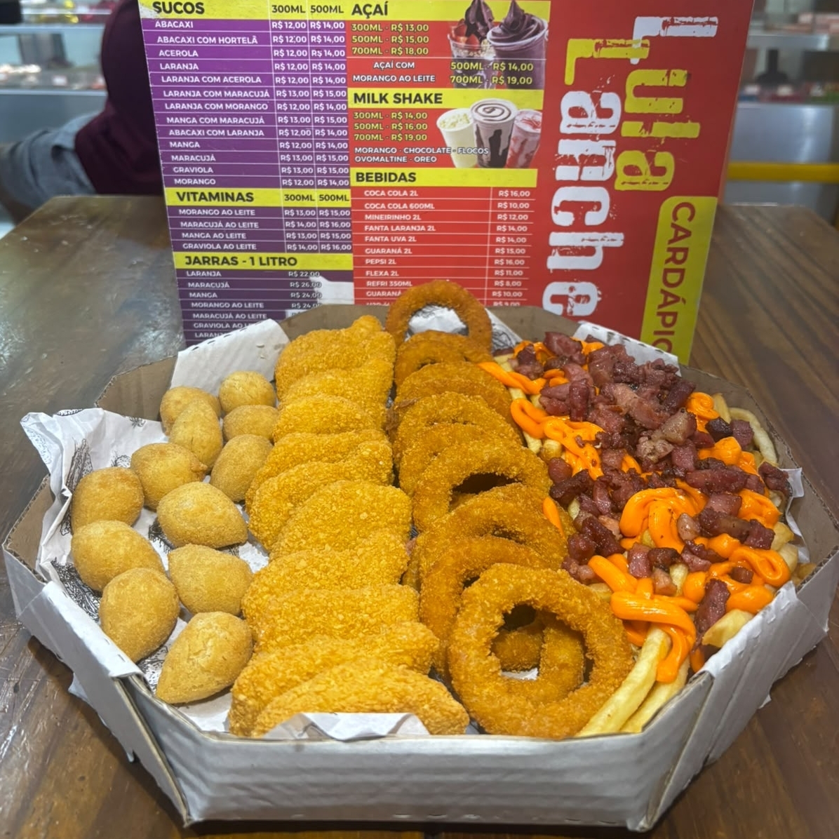 12 aneis de cebola , 12 coxinhas , 12 nuguetts , batata turbinada e 1 refrigerante flexa 2l